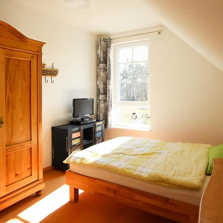 Ginger Am Bodden Eingezaeunt & Hundefreundlich Holiday home Bodstedt